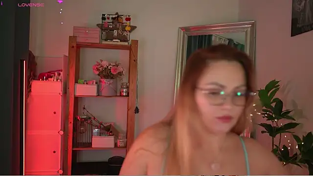 Snapshot of marrygrayes chatting on 15, 10, 2025 marrygrayes online show from 15, 10, 2025