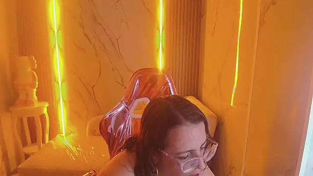 Snapshot of _Evoni_b chatting on 8, 10, 2025 Evoni b online show from 8, 10, 2025