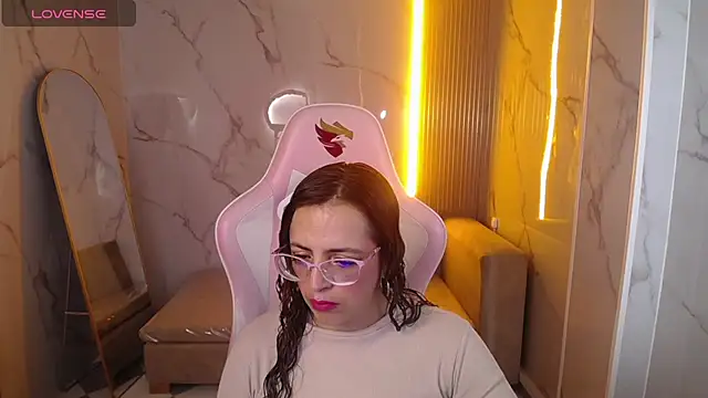 Snapshot of _Evoni_b chatting on 9, 10, 2025 Evoni b online show from 9, 10, 2025