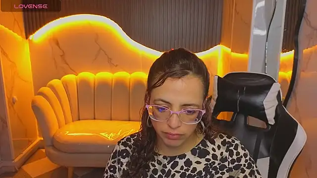 Snapshot of _Evoni_b chatting on 15, 11, 2025 Evoni b online show from 15, 11, 2025