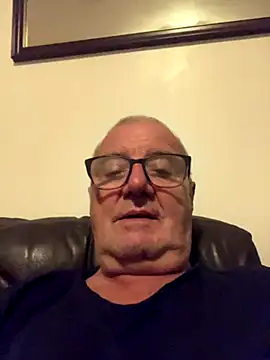 Snapshot of mke1874 chatting on 4, 10, 2025 mke1874 online show from 4, 10, 2025