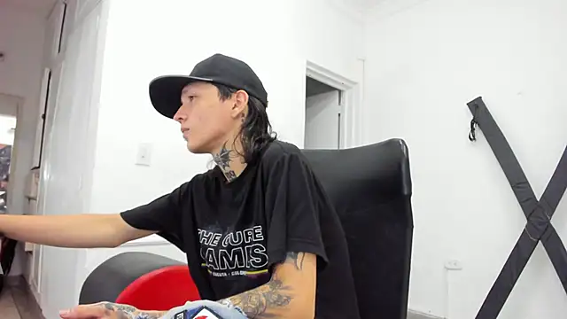 StraightBoy Nick online show from 13, 4, 2026