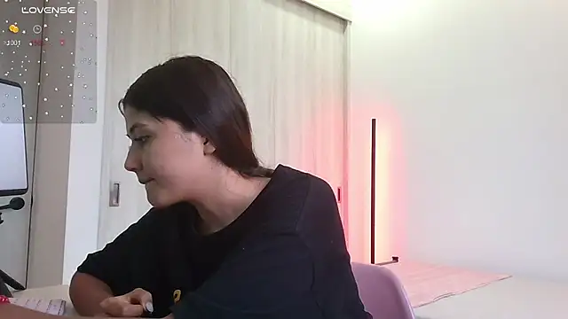 Snapshot of amy_innocent_1 chatting on 14, 6, 2026 amy innocent 1 online show from 14, 6, 2026
