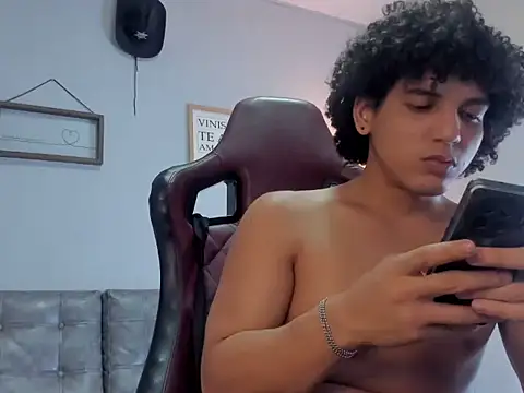 Xfire boy69 online show from 20, 9, 2025