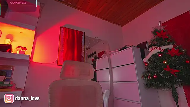 Dannaa Lovs online show from 2, 12, 2025