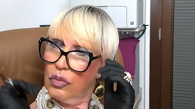 Snapshot of ROBY_SWEETHOT chatting on 19, 11, 2025 ROBY SWEETHOT online show from 19, 11, 2025