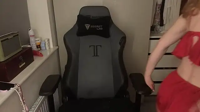 Lilly-Luscious online show from 15, 12, 2025