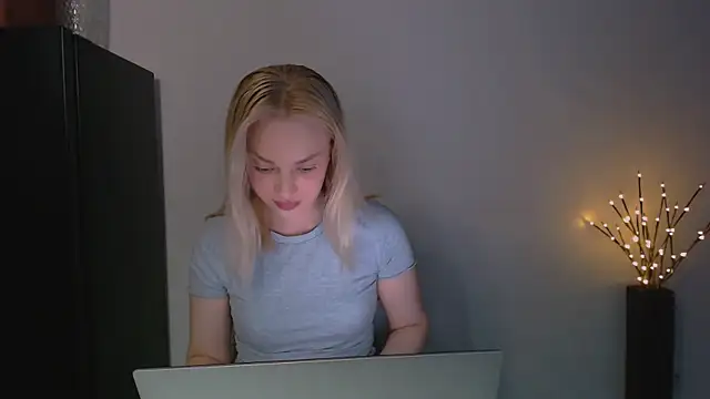 Snapshot of Lia_noo_regrets chatting on 12, 5, 2026 Lia noo regrets online show from 12, 5, 2026