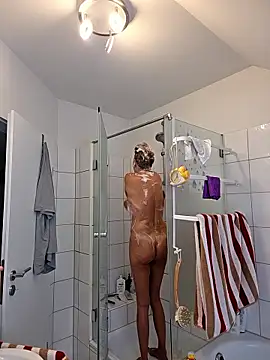 HotWifeLyn68 online show from 17, 5, 2026