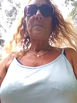 Snapshot of HotWifeLyn68 chatting on 17, 6, 2026 HotWifeLyn68 online show from 17, 6, 2026