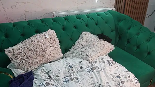 Snapshot of angel_wow_ chatting on 13, 11, 2025 angel wow online show from 13, 11, 2025