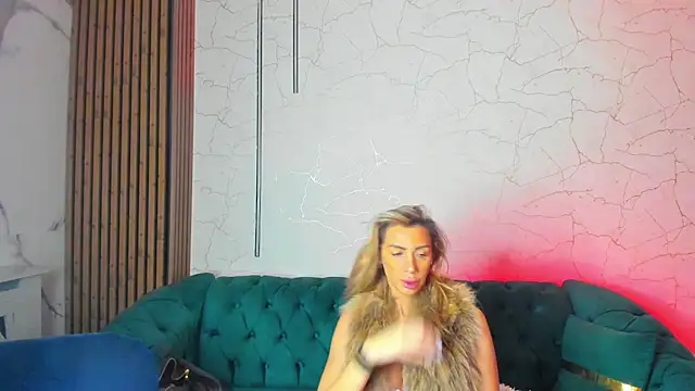 Snapshot of angel_wow_ chatting on 5, 12, 2025 angel wow online show from 5, 12, 2025