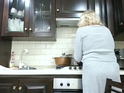 Snapshot of ButterflyBlondie chatting on 17, 11, 2025 ButterflyBlondie online show from 17, 11, 2025