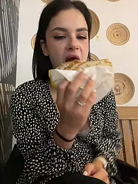 Snapshot of MiraReach chatting on 24, 9, 2025 MiraReach online show from 24, 9, 2025