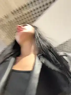 Snapshot of MiraReach chatting on 2, 10, 2025 MiraReach online show from 2, 10, 2025