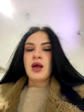 Snapshot of MiraReach chatting on 4, 10, 2025 MiraReach online show from 4, 10, 2025