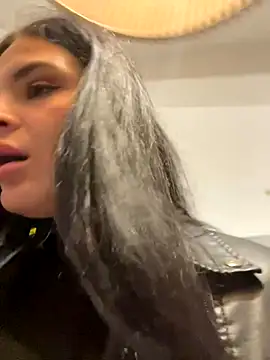 Snapshot of MiraReach chatting on 5, 10, 2025 MiraReach online show from 5, 10, 2025