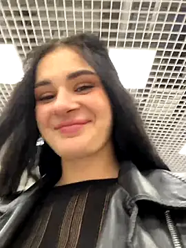 Snapshot of MiraReach chatting on 8, 10, 2025 MiraReach online show from 8, 10, 2025