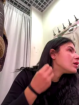 Snapshot of MiraReach chatting on 10, 10, 2025 MiraReach online show from 10, 10, 2025