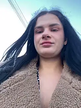 Snapshot of MiraReach chatting on 19, 10, 2025 MiraReach online show from 19, 10, 2025