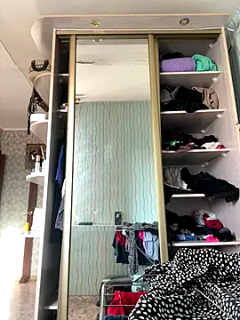 Snapshot of MiraReach chatting on 20, 10, 2025 MiraReach online show from 20, 10, 2025