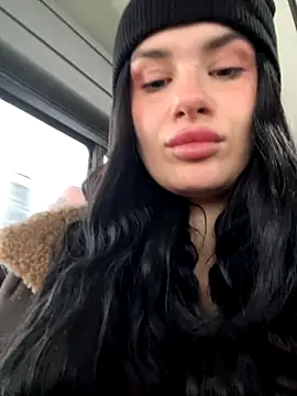 Snapshot of MiraReach chatting on 6, 11, 2025 MiraReach online show from 6, 11, 2025