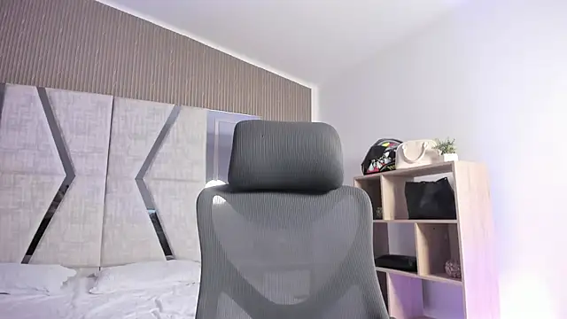 Snapshot of AlliceLover chatting on 14, 12, 2025 AlliceLover online show from 14, 12, 2025