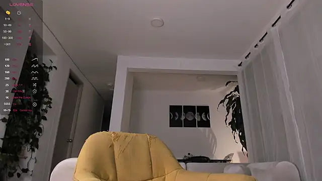 Snapshot of Hotay_andrew chatting on 4, 10, 2025 Hotay andrew online show from 4, 10, 2025