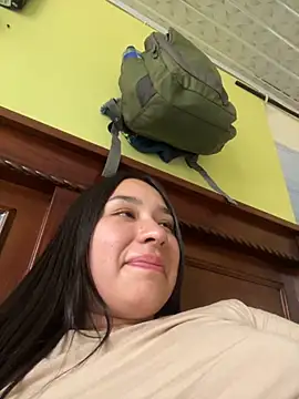 Snapshot of BELLAALEJA chatting on 3, 10, 2025 BELLAALEJA online show from 3, 10, 2025