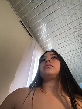 Snapshot of BELLAALEJA chatting on 11, 11, 2025 BELLAALEJA online show from 11, 11, 2025