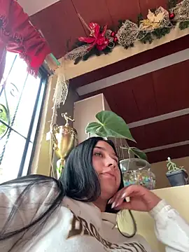 Snapshot of BELLAALEJA chatting on 15, 12, 2025 BELLAALEJA online show from 15, 12, 2025