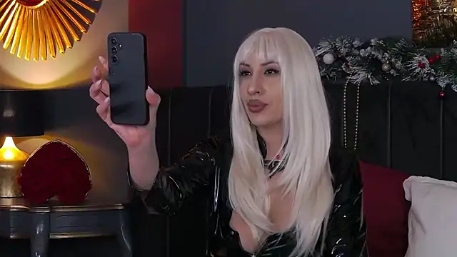 Snapshot of VickiSpice chatting on 18, 12, 2025 VickiSpice online show from 18, 12, 2025