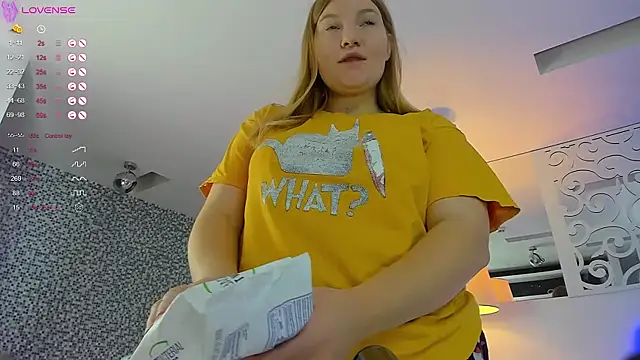 Snapshot of AshleyJoness chatting on 17, 10, 2025 AshleyJoness online show from 17, 10, 2025