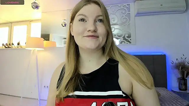 Snapshot of AshleyJoness chatting on 19, 10, 2025 AshleyJoness online show from 19, 10, 2025