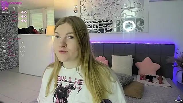 Snapshot of AshleyJoness chatting on 18, 11, 2025 AshleyJoness online show from 18, 11, 2025