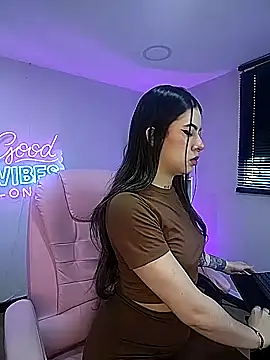 Alice Vixen online show from 24, 9, 2025