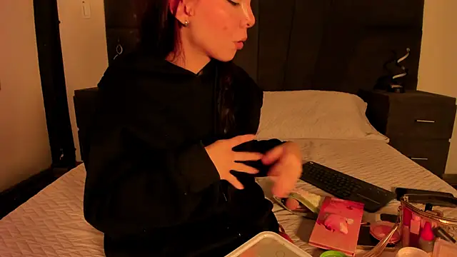 CleoWhite online show from 12, 9, 2025