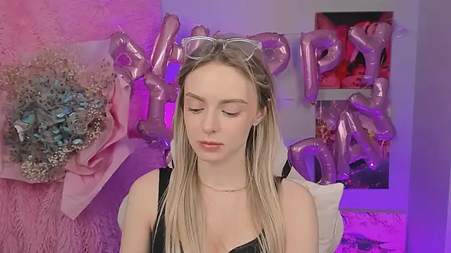 JuliaBrewwer online show from 15, 9, 2025