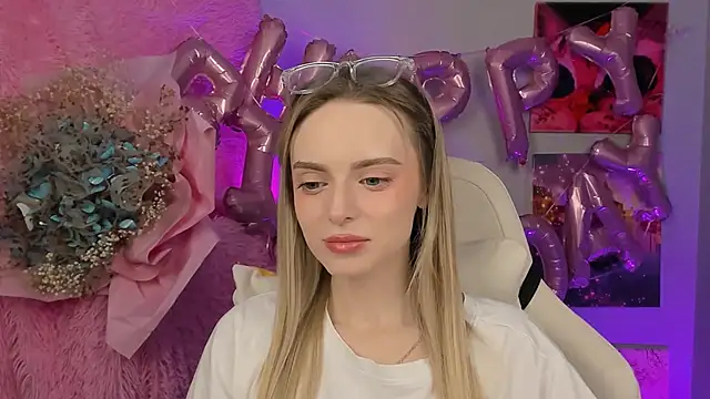 JuliaBrewwer online show from 18, 9, 2025