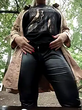 BigAssMom  online show from 9, 10, 2025