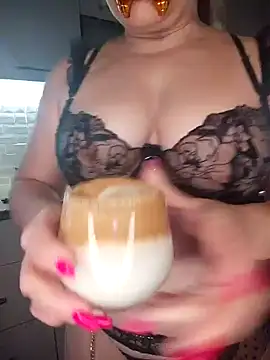 BigAssMom  online show from 17, 6, 2026