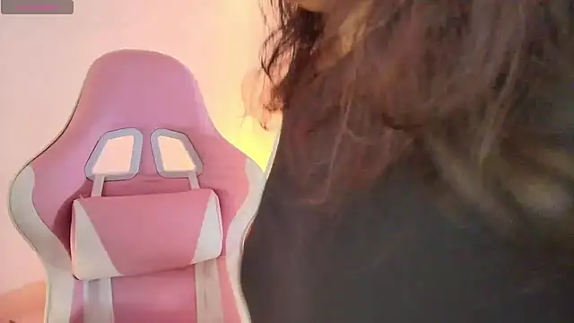 Snapshot of kute_jess chatting on 5, 5, 2026 kute jess online show from 5, 5, 2026