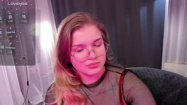 Snapshot of SophieMurrr chatting on 17, 9, 2025 SophieMurrr online show from 17, 9, 2025