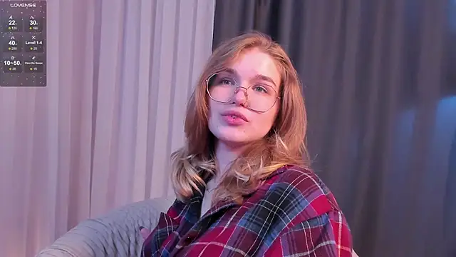 Snapshot of SophieMurrr chatting on 14, 10, 2025 SophieMurrr online show from 14, 10, 2025