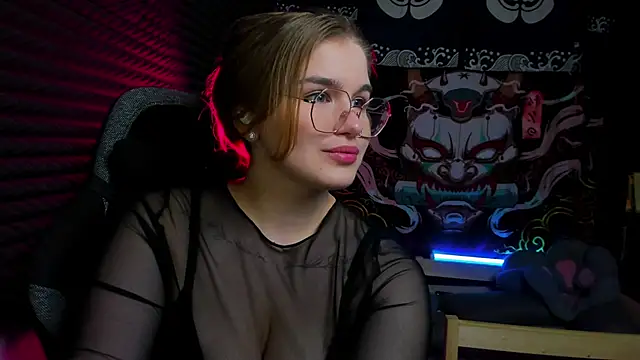 Snapshot of SophieMurrr chatting on 21, 10, 2025 SophieMurrr online show from 21, 10, 2025