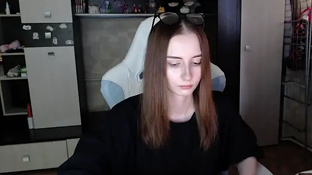 Cutti Crystal online show from 11, 11, 2025