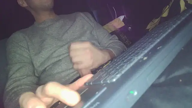 wank-over-ur-photo online show from 2, 2, 2026