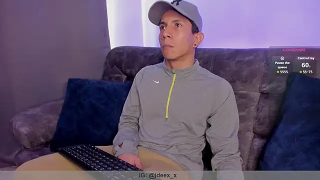 Snapshot of j_deex chatting on 21, 11, 2025 j deex online show from 21, 11, 2025