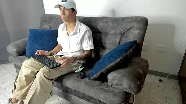 Snapshot of j_deex chatting on 1, 12, 2025 j deex online show from 1, 12, 2025