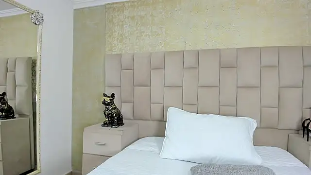 cloesummerr  online show from 19, 9, 2025